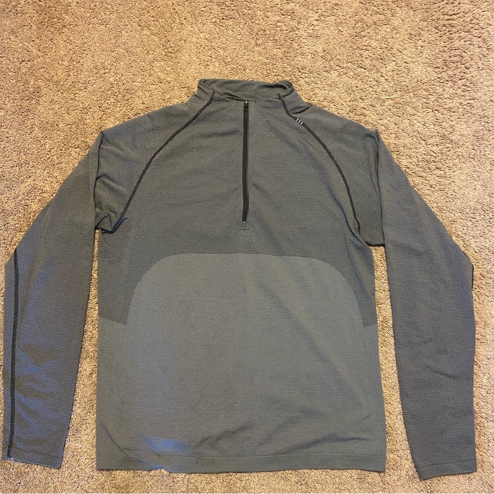 Lululemon men’s 1/4 Zip lightweight pullover large